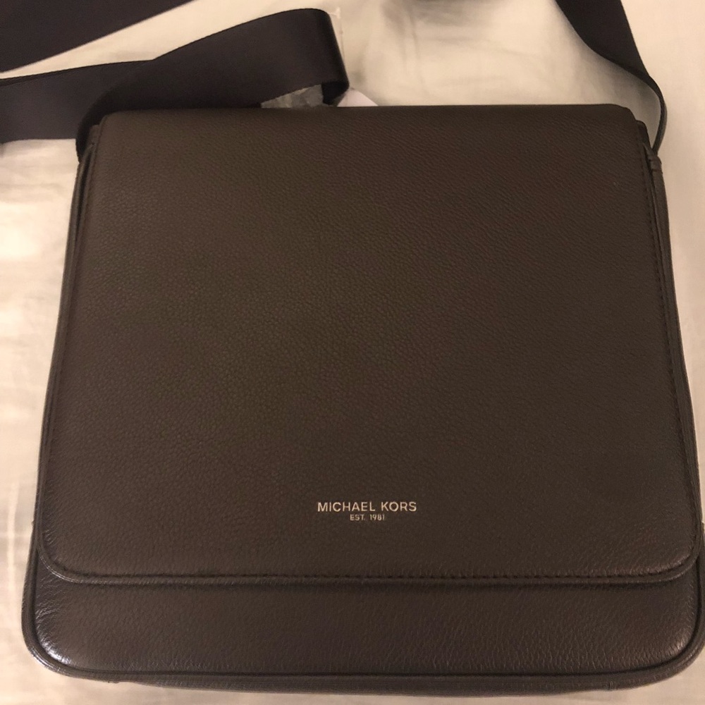 Michael Kors men’s leather massager bag (NEW)
